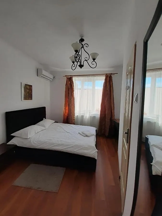 Vila Ada بوخارست بيت ضيافة